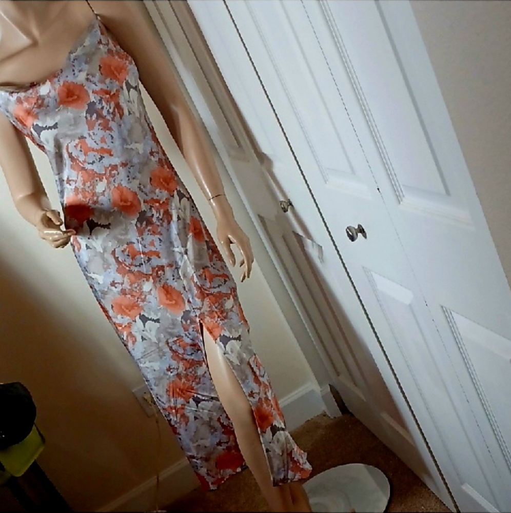 Beautiful Satin Feel Dress Hugs Your Body! - Picture 5 of 10